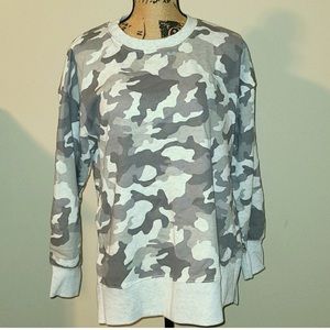•PINK ROSE•NWOT GRAY CAMOUFLAGE CREWNECK SWEATSHIRT SIZE MEDIUM